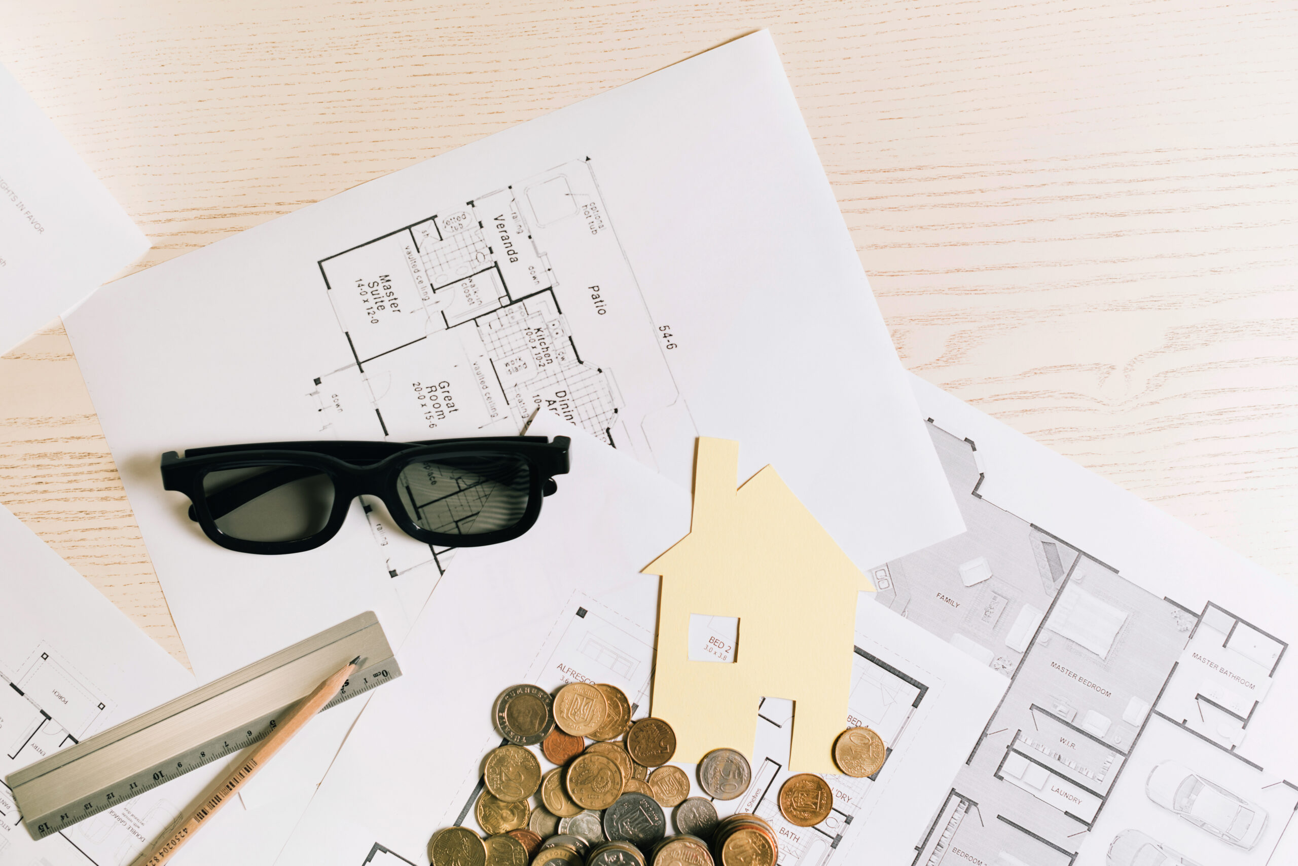 coins-house-with-glasses